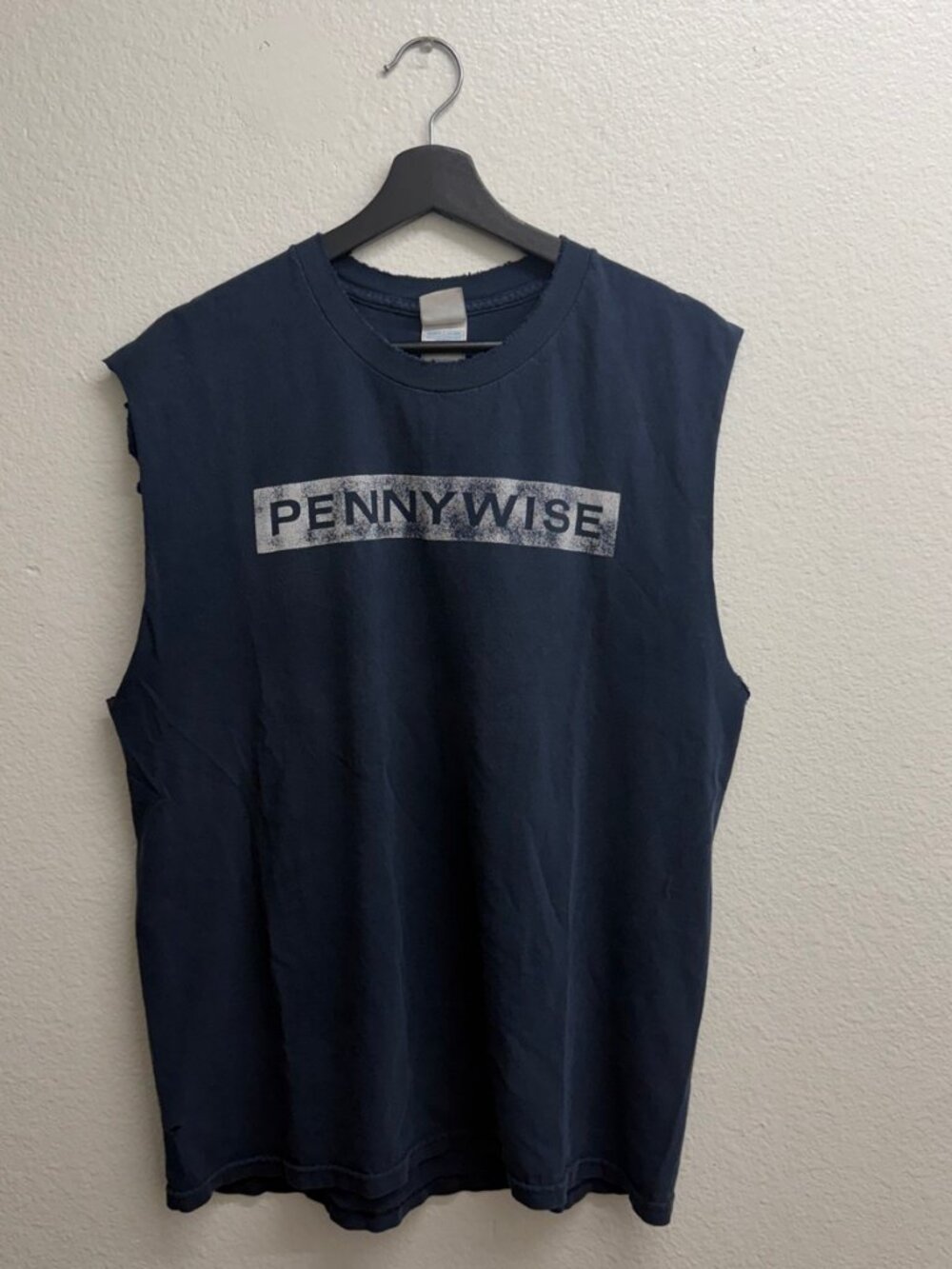 Pennywise cut off tee navy L distressed